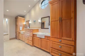 Primary Ensuite with Laundry