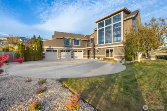 Spacious 3 Car Garage