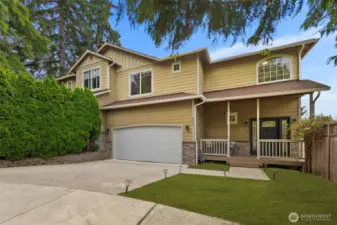 Virtual picture to show frontyard with grass.