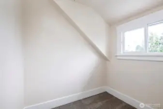 Den/office/alcove at the top of the stairs