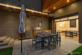 Media/Lounge outdoor Kitchen
