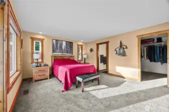 Master bedroom and private adjoining 3/4 ensuite bathroom