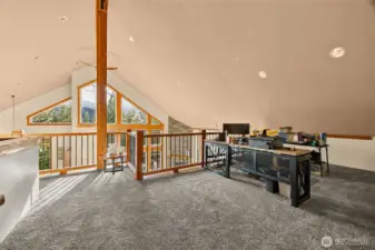 Versatile open loft space: Ideal for a media room, library, or additional sleeping quarters