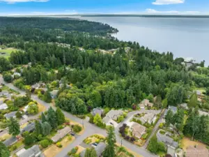 Minutes to downtown Edmonds dining, shops, and beaches.