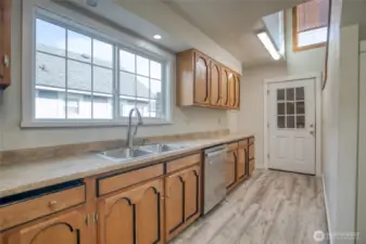 Door to laundry room/garage