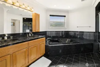 Double sinks and jetted tub