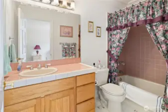 Bath in the second bedroom