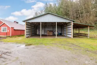 36'x36' machine shed with a lean to.