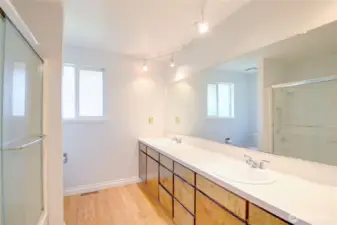 Full hallway bathroom