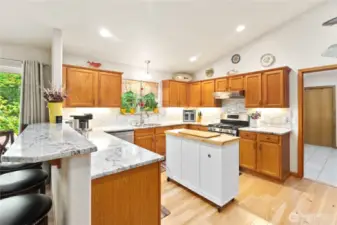 Kitchen upgraded appliances and counter tops