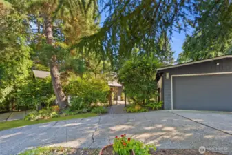 Round about driveway for easy access