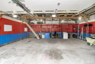 1,088 sq ft Detached Shop