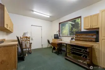 Large office flex space adjacent to garage