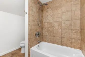 Upstairs Shower/Tub