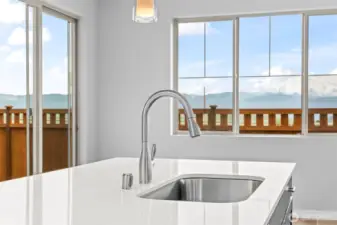 Cleaning dishes would be better with this view!