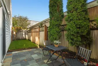 Spacious fully-fenced patio