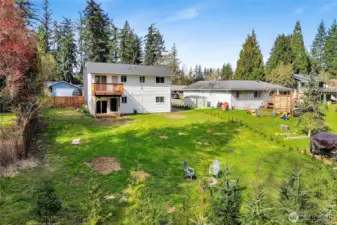 Spacious backyard with approved location for a future dwelling / guest suite, perfect for expansion or customization!