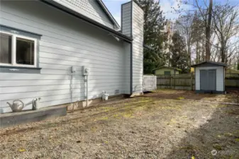 RV parking and shed in fully fenced yard