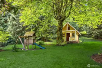 Yellow Schoolhouse, has power-Hobby, Art Studio