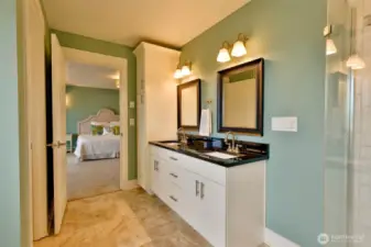 Double vanity & linen closet