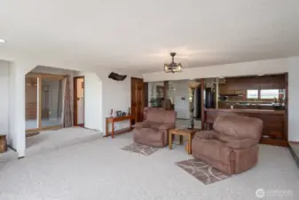 Access to Backyard/Deck