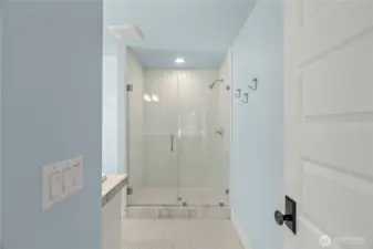 Upper level primary suite 1 bathroom
