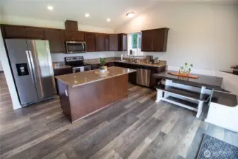 Beautiful kitchen with lots of storage!