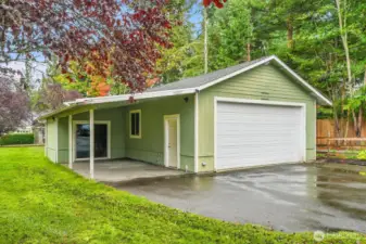 The detached garage at the top of the drive