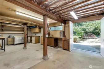 Shop space with access to outside