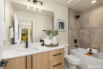 Main floor en suite