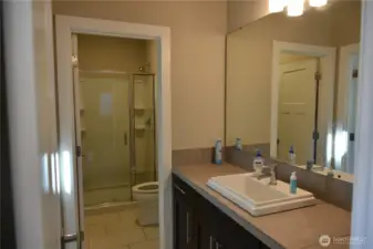 full bathroom (main floor)