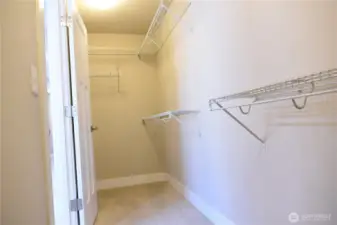 walk-in closet (upper)