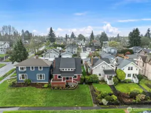 Great North Tacoma locale - close to Proctor, Old Town, the waterfront and commuting options.