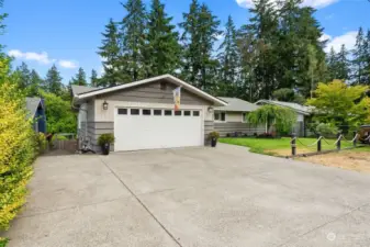 2 car garage with lots of parking in the front