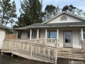 Handicap ramp to the front porch