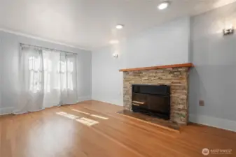 Living Room & Gas Fireplace