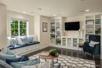 Media / WFH / Creative Space