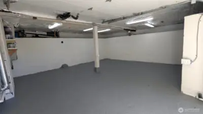 Large, super clean oversized garage / basement!