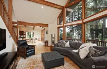You have partial views of the Sound from here. You will appreciate the quality of craftsmanship in this home. You will sense the quality of "solid" and "well-built" as you walk through this home.