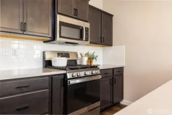 Gas range with micro hood and subway tile backsplash