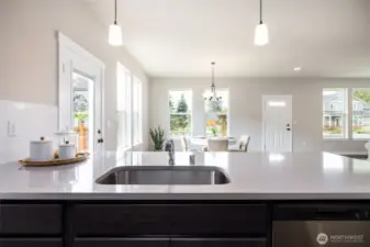 Nice peninsula with quartz counter and undermount s/s sink
