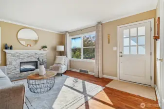 Hardwood floors (re-finished in 2017), west facing window and crown moulding
