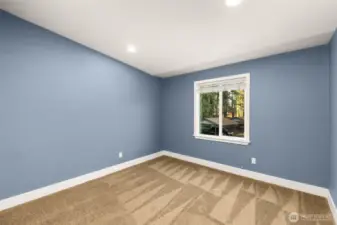 Large 2nd bedroom with new carpet