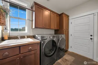 Laundry/Mudroom that goes right into garage