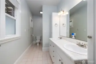 double sinks in bathroom