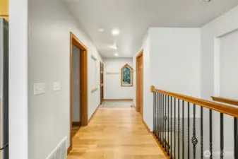 Main floor entry, stairs heading downstairs…