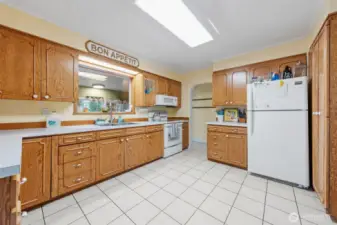 Lots of counter space. Great for prep work.