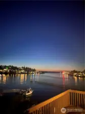 Enjoy every pretty moment at the Seattle waterfront.