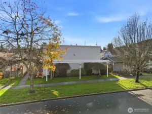 Plenty of on street parking for convenience.