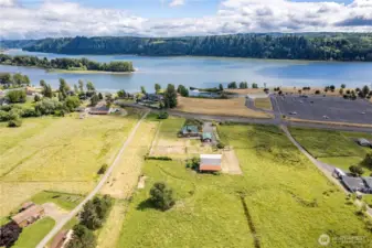 Columbia River and Willow Grove Boat launch across the road